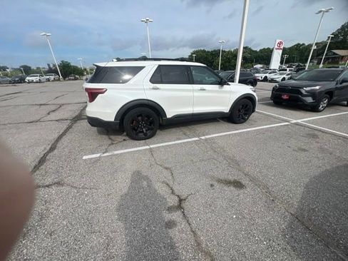 Used 2020 Ford Explorer ST w/ ST High-Performance Pack AWD/4WD image 16