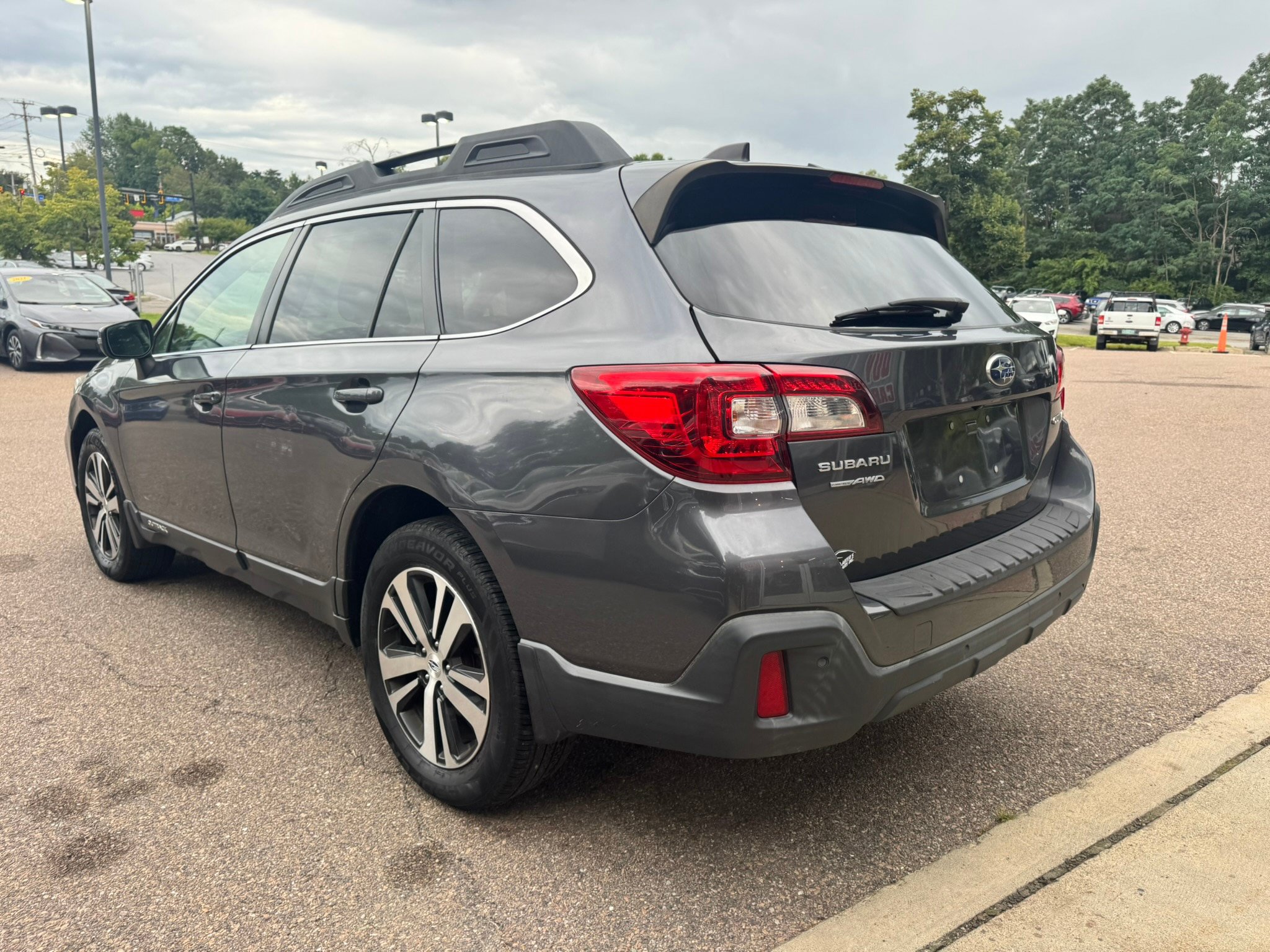 Used 2019 Subaru Outback 2.5i Limited w/ Popular Package #2 AWD/4WD image 5