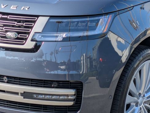 Used 2025 Land Rover Range Rover SE AWD/4WD image 10
