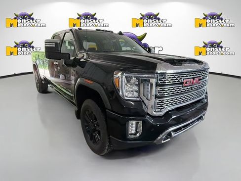Used 2022 GMC Sierra 2500 Denali w/ Denali Black Diamond Edition AWD/4WD image 3