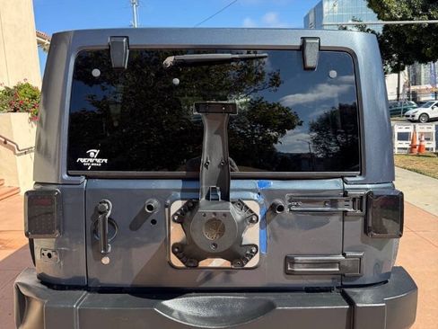Used 2008 Jeep Wrangler Unlimited Sahara w/ Trailer Tow Group AWD/4WD image 5