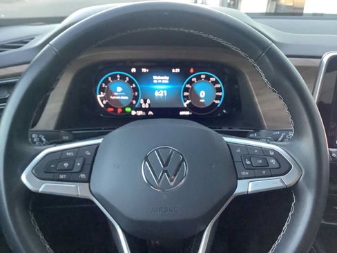 Used 2024 Volkswagen Atlas SE AWD/4WD image 16