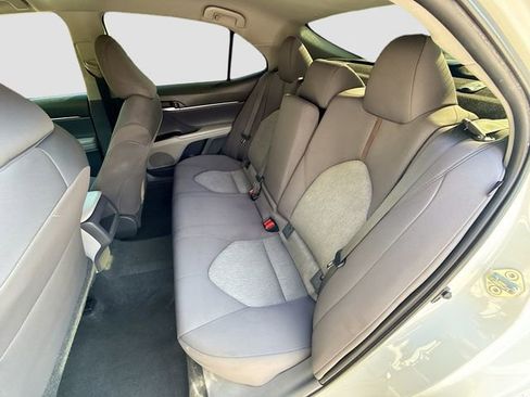 Used 2020 Toyota Camry LE image 19