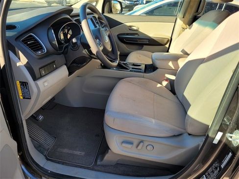 Used 2021 Kia Sedona LX image 5