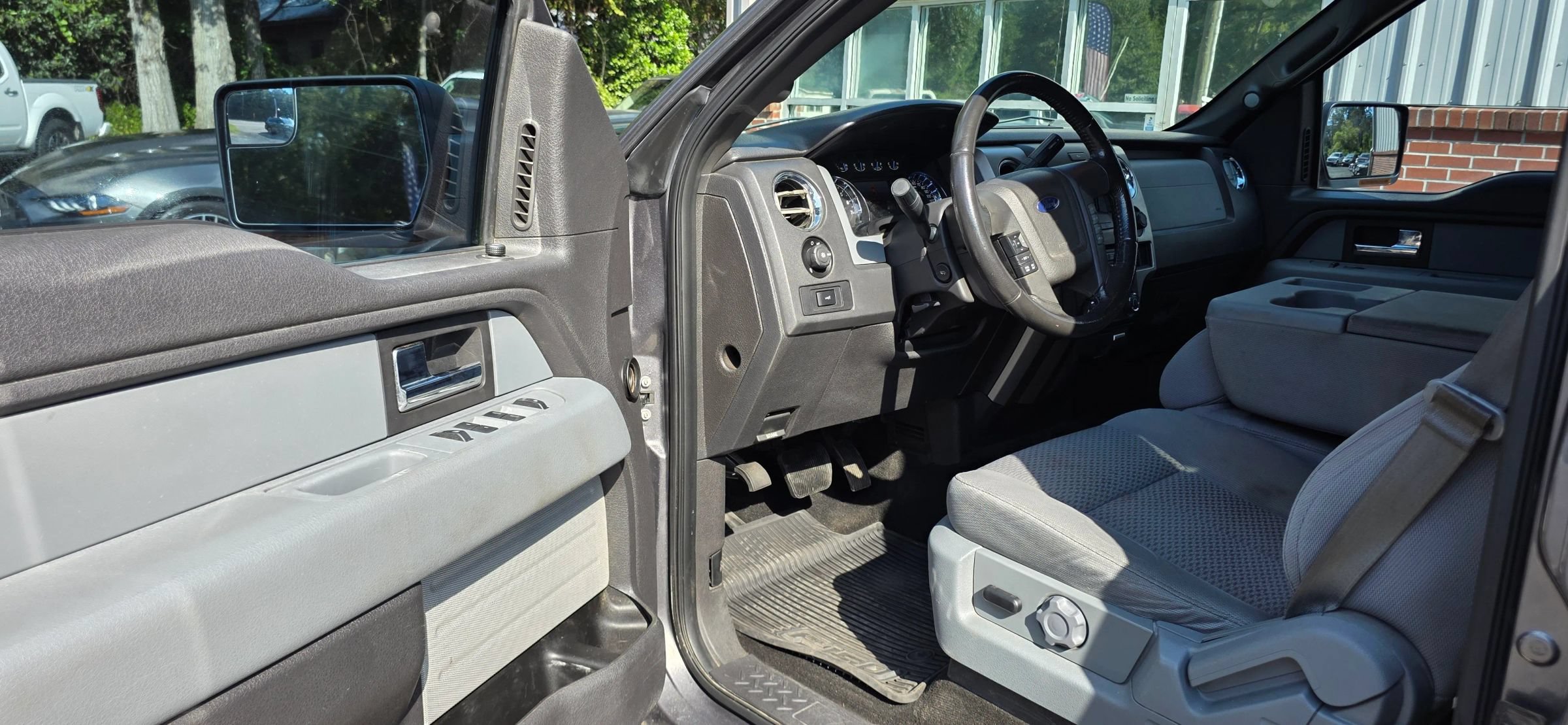 Used 2013 Ford F150 XLT w/ Luxury Equipment Group RWD image 9