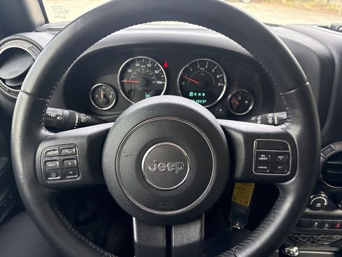 Used 2017 Jeep Wrangler Unlimited Sahara w/ Connectivity Group image 15