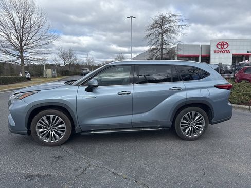 Used 2021 Toyota Highlander Platinum image 3