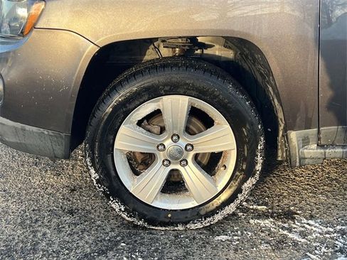 Used 2017 Jeep Compass Latitude image 11