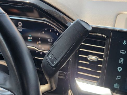 Used 2025 Chevrolet Silverado 1500 LT RWD image 32