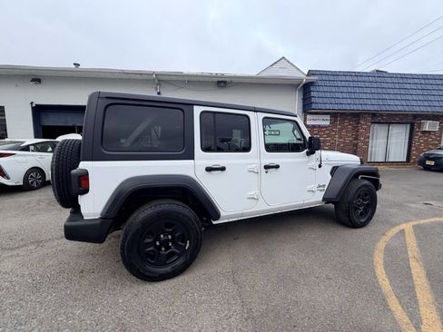 Used 2018 Jeep Wrangler Unlimited Sport AWD/4WD image 8
