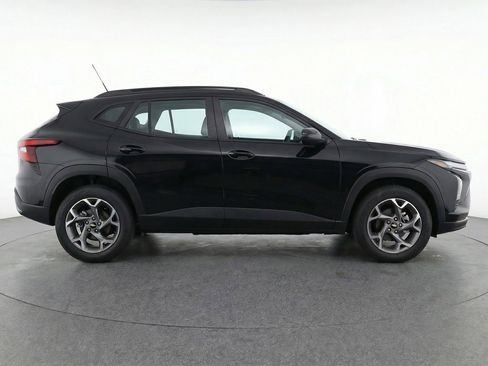 Used 2025 Chevrolet Trax LT image 11