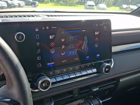 Used 2024 Chevrolet Colorado Z71 w/ Z71 Convenience Package 2 AWD/4WD image 15