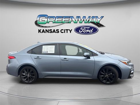 Used 2024 Toyota Corolla SE image 9