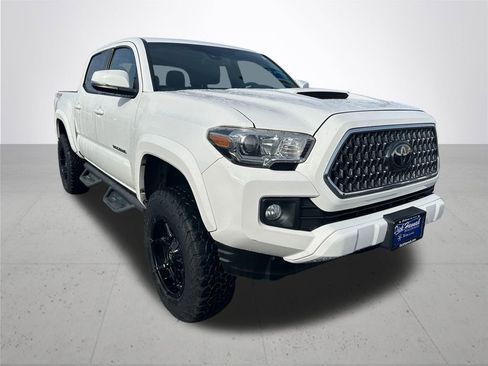 Used 2019 Toyota Tacoma TRD Sport image 5