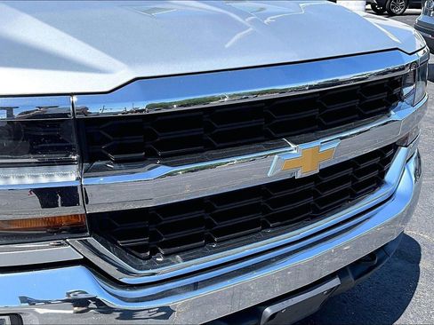 Used 2018 Chevrolet Silverado 1500 LT w/ All Star Edition AWD/4WD image 29