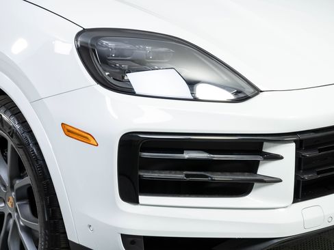 New 2026 Porsche Cayenne AWD/4WD image 38
