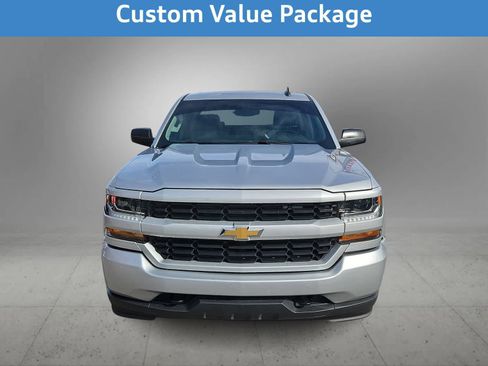 Used 2018 Chevrolet Silverado 1500 Custom w/ Custom Value Package image 5