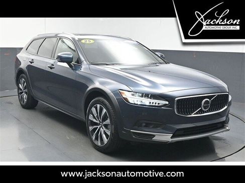 Certified 2025 Volvo V90 B6 Cross Country Plus image 1