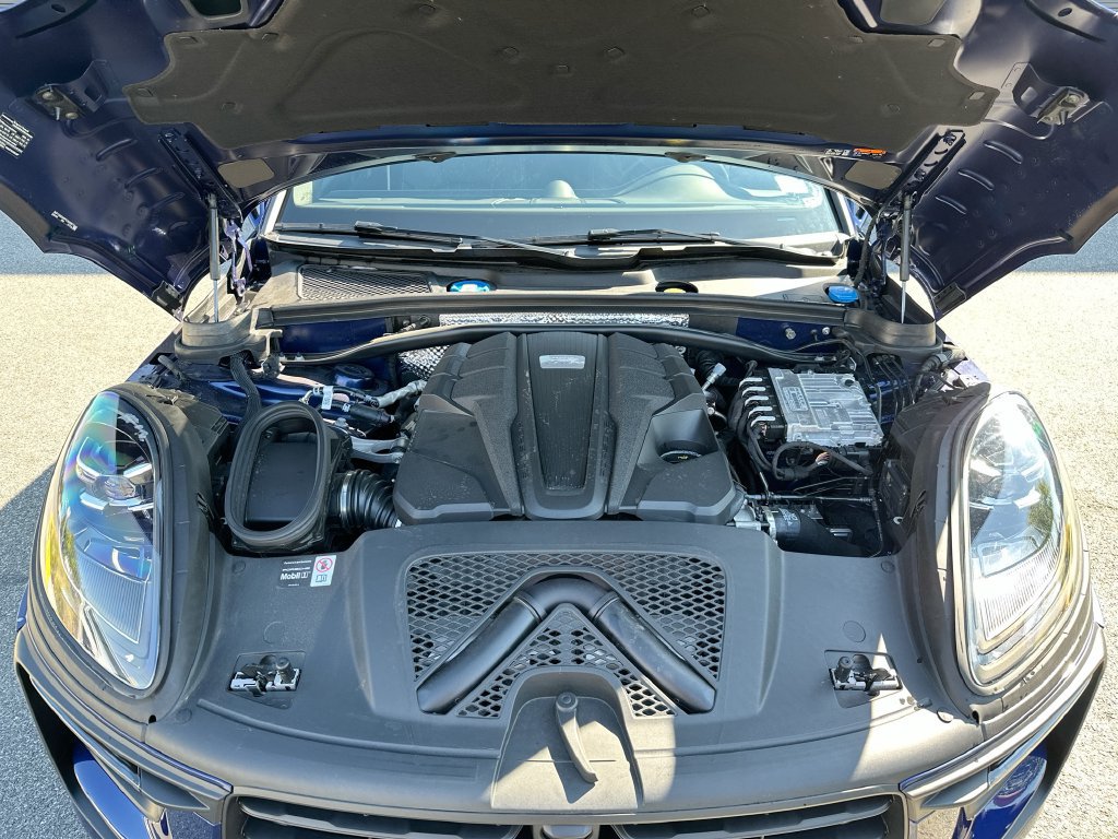 Certified 2026 Porsche Macan S AWD/4WD image 32