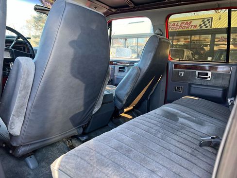 Used 1988 Chevrolet Suburban 2500 image 13