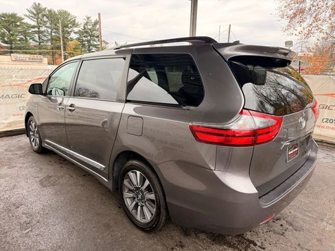 Used 2020 Toyota Sienna XLE Premium image 12