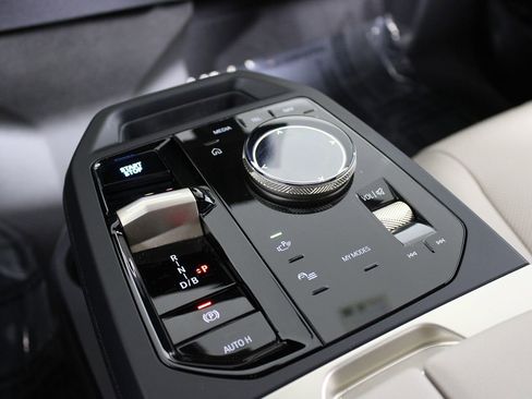 Used 2023 BMW iX xDrive50 w/ Sport Package image 12