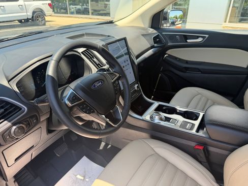 Certified 2024 Ford Edge SEL w/ Convenience Package AWD/4WD image 12