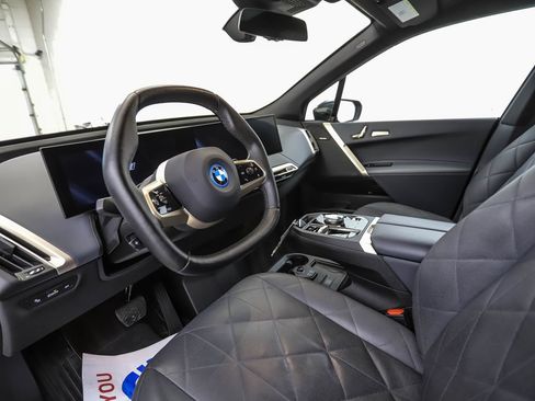 Used 2024 BMW iX xDrive50 w/ Premium Package AWD/4WD image 10