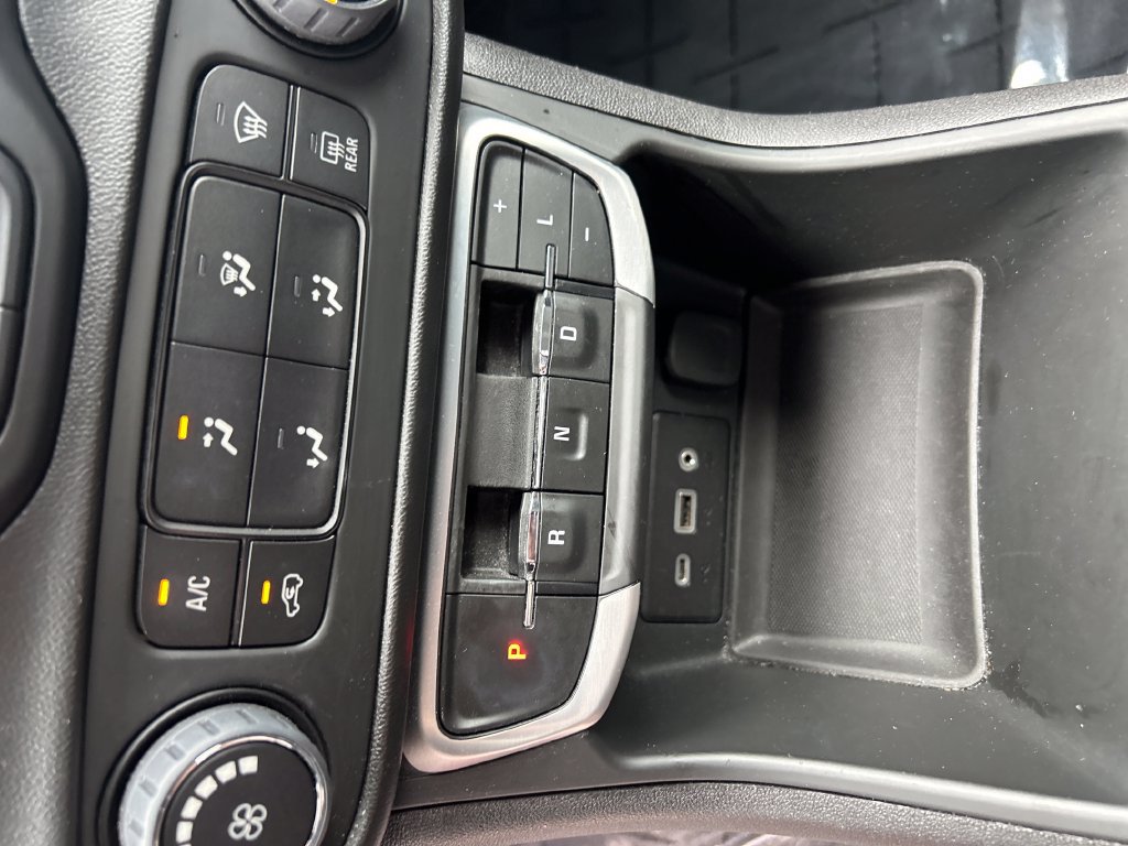 Used 2022 GMC Terrain SLE FWD image 27