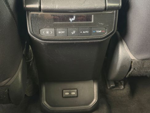 Used 2023 Toyota Highlander LE image 25