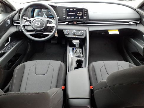 New 2026 Hyundai Elantra SE image 7