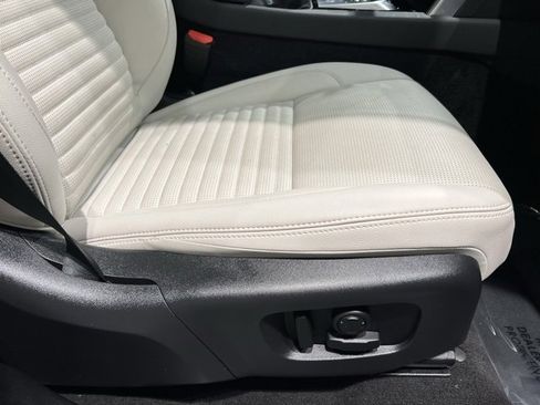 Used 2023 Land Rover Discovery Sport SE image 58