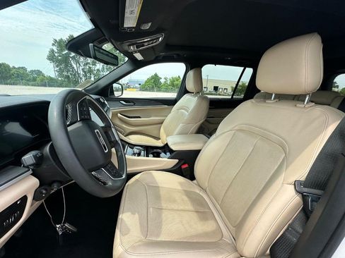 Used 2022 Jeep Grand Cherokee Limited 4xe w/ Luxury Tech Group II AWD/4WD image 15
