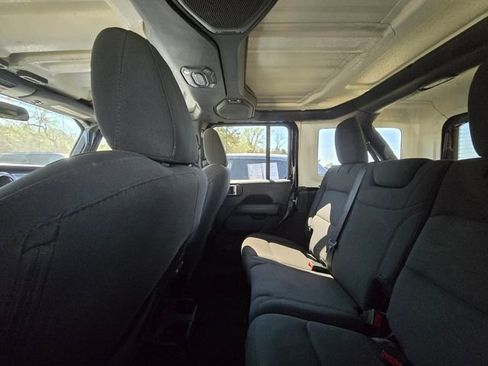 Used 2020 Jeep Wrangler Unlimited Sahara image 11