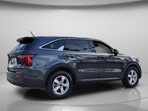 Used 2023 Kia Sorento LX image 7
