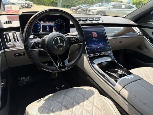 Used 2022 Mercedes-Benz S 580 4MATIC Sedan w/ AMG Line Package image 22