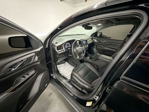 Used 2022 GMC Acadia AT4 w/ Technology Package image 10
