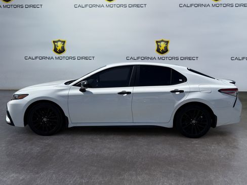 Used 2022 Toyota Camry SE w/ Carpet Mat Package (TMS) image 2