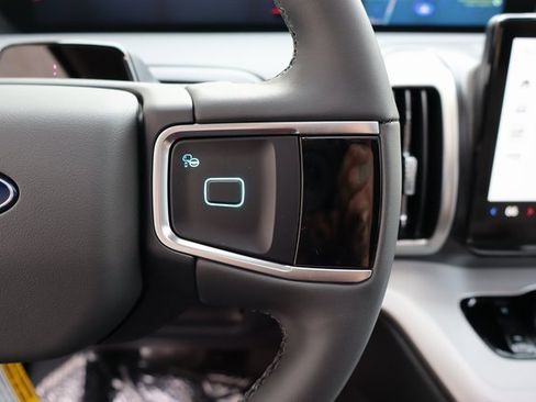 New 2026 Ford Expedition Active image 29