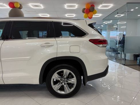 Used 2018 Toyota Highlander Limited w/ Protection Package #3 image 7