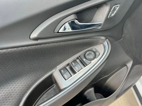 Used 2017 Chevrolet Malibu LT image 11