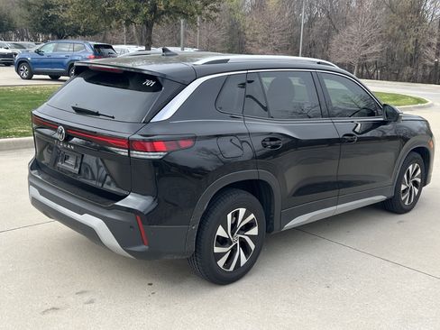 Used 2025 Volkswagen Tiguan S image 10