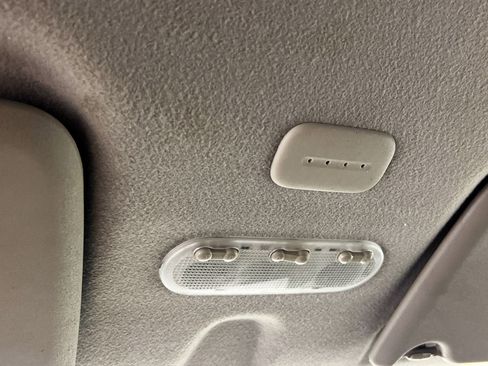 Used 2020 Nissan NV200 S FWD image 19