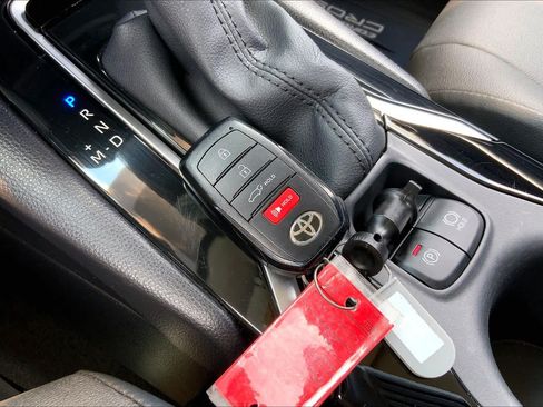 Used 2025 Toyota Corolla Cross XLE w/ Convenience Package FWD image 15