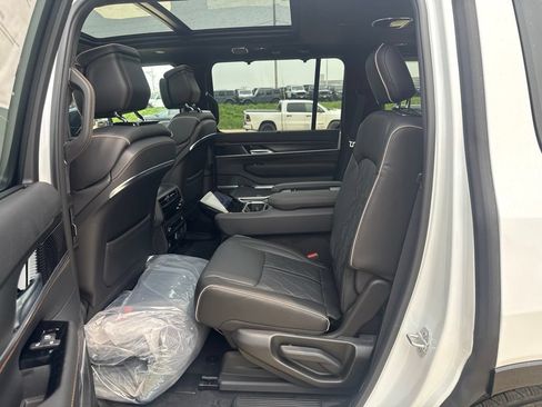 New 2026 Jeep Grand Wagoneer Summit AWD/4WD image 24