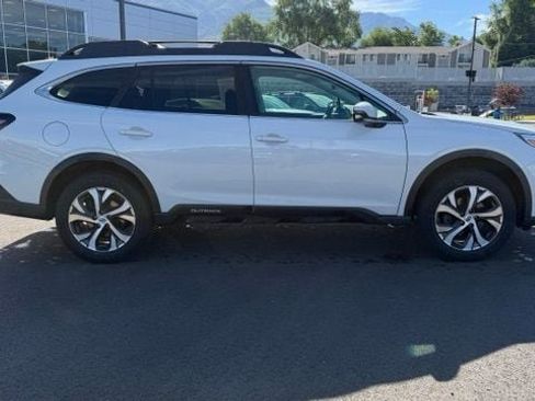 Used 2022 Subaru Outback Limited AWD/4WD image 2