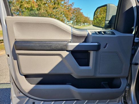 Used 2015 Ford F150 XLT w/ Trailer Tow Package image 12