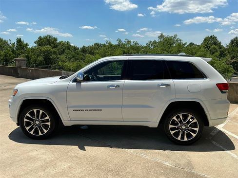 Used 2018 Jeep Grand Cherokee Overland AWD/4WD image 3