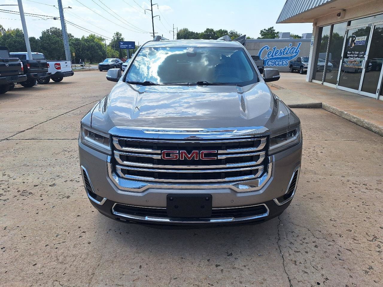 Used 2023 GMC Acadia SLT w/ Preferred Package AWD/4WD image 2