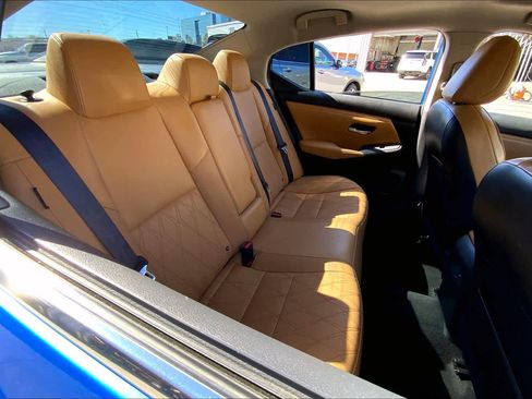 Used 2021 Nissan Sentra SV w/ SV Premium Package image 19